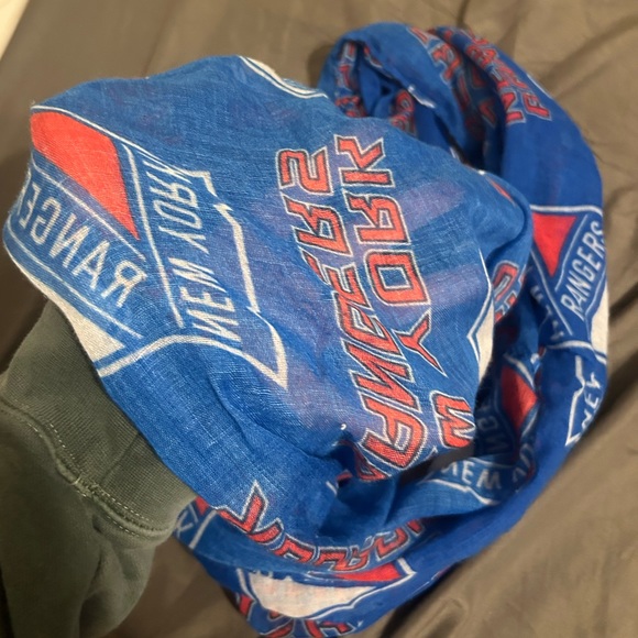 {NEW YORK RANGERS} Infinity Scarf - Picture 3 of 5